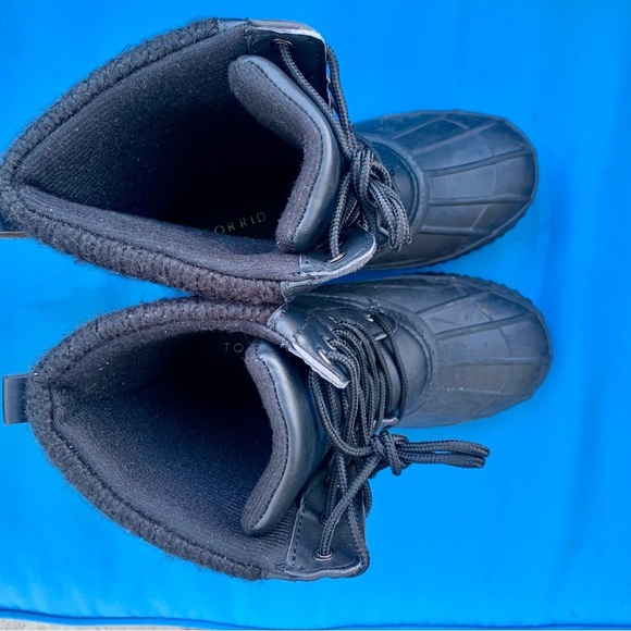 Women's Black Lace-Up Cold Weather Bootie boots size 6R EUC - Picture 9 of 10